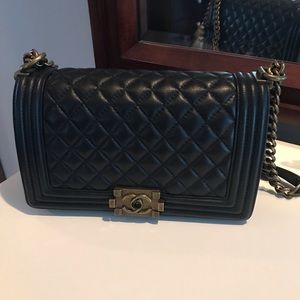 Chanel le boy caviar black